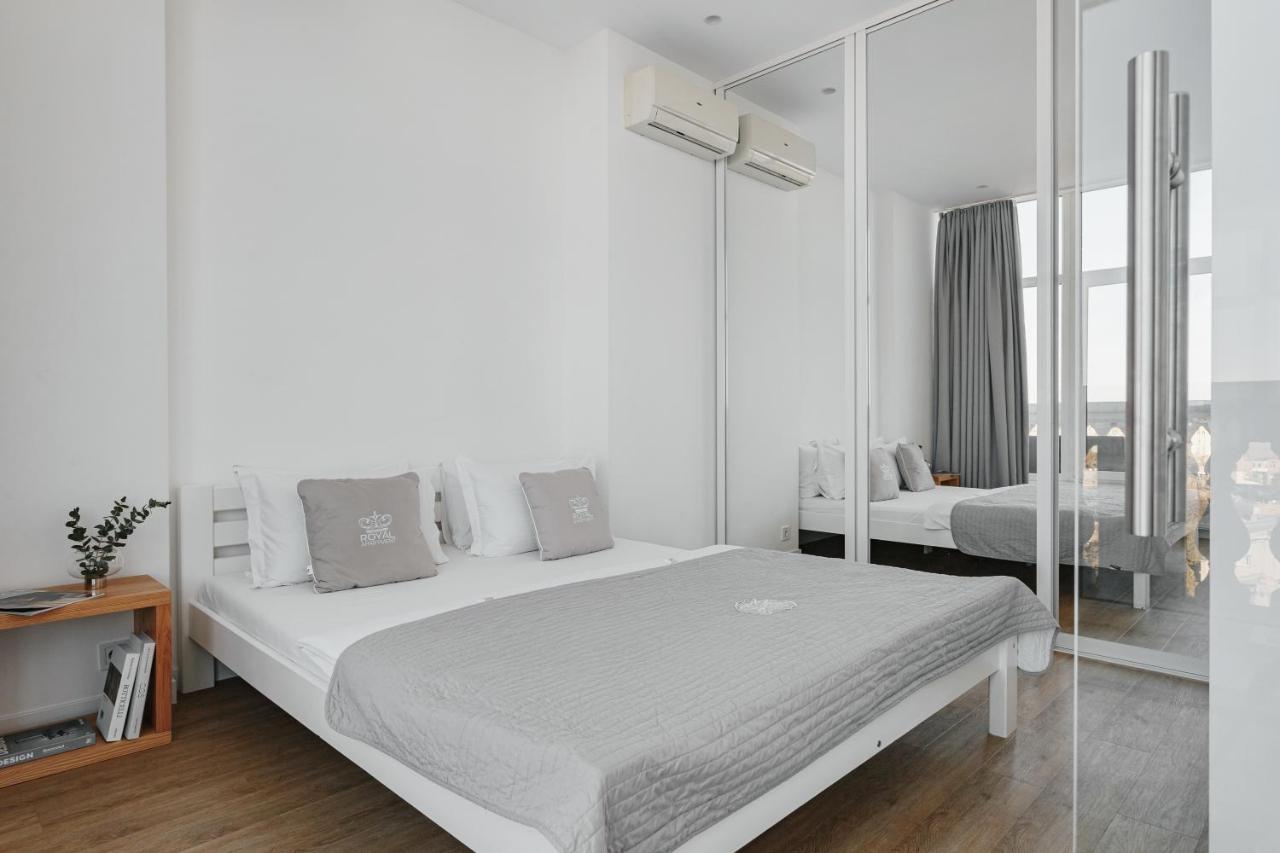 Royal Sky Apartments Odessa Esterno foto
